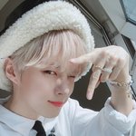 [모두드루와] 김우석 음중 <b>전용</b>셀카존