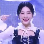 사람이 어떻게 이렇게 <b>화사</b>하지..?