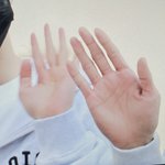 더보이즈 <b>주연</b>이랑 엔시티 지성 중에 누가 더 손 클까