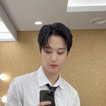 더보이즈 <b>주연</b> 거울셀카