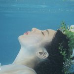 권은비 수중 촬영 티저 비하인드 컷.jpg