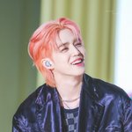 에스쿱스 핑크색 머리한거