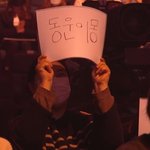 손동운이 직접 주는 꽃 <b>vs</b> 5만원