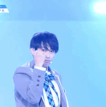 나 폰에 연예인이 웃어주는 영상 있는데 유튜브에 올릴까 말까