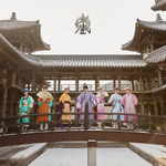 오늘 눈부신 킹덤 온다, 한국의 멋 입고