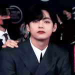 <b>뷔</b> 진짜 호불호 안갈리게 잘생긴듯