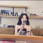<b>슈화</b> 어깨선 진짜 예쁘네