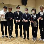 진짜 다같이 <b>손</b><b>인사</b>한게 너무 웃김