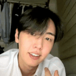<b>아래</b> 츄리닝인거 들켰다고 부끄러워하는 재유닝ㅠㅠㅠㅠㅠㅠㅠ