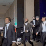 서양인에게 <b>밀리지</b> 않는 방탄 두멤버