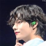 무대 위에서 제일 먼저 <b>눈</b>에 튀는 <b>남</b>돌