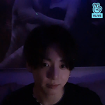 전정국 <b>브이</b>앱 보고 있는데 코 왜케 높음?