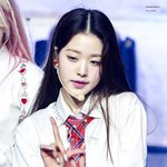 장원영은 이런 연<b>보라</b>색 립 발라도 이쁘냐