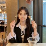 엔믹스 해원.. 안에 나이키 말고 그냥 <b>무지</b> 반팔 입지