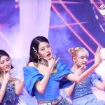 [댓글부탁해] 장원영 <b>코디</b> ㅈㄴ축구화에 드레스