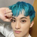 얘 턱이 왜<b>이럼</b>?