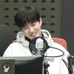 김준면 김민석보고 동안이다 뭐다하는데