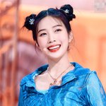 얼굴에 이미 봄이 가득한 <b>여</b><b>돌</b>