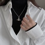 얘드라 비비안웨스트우드 목걸이 유행 <b>지남</b>??
