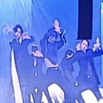 애들아 전정국 <b>크롭</b>티 입혀서 배 다깠어 ㅅㅂ