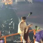 전정국한테 꽃던지고 <b>난리</b>났음ㅋㅋㅋㅋ