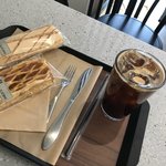나 혼자 또 <b>카페</b>