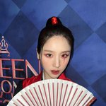 퀸덤2 <b>이달</b>의 소녀 희진 부채 욱일기 논란