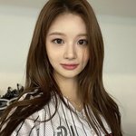 <b>설윤</b> 얼굴 특징이 뭐야?