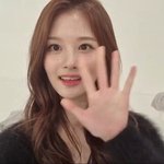 근데 현실남자애들한테 <b>윈터</b> 진짜 인기많지 않냐