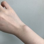나 <b>팔목</b> 몸무게에 비해서 얇은 것 같지않냐
