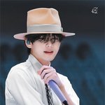 무대 <b>위</b>에서 바로 <b>화</b>보각 나오는 남돌