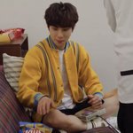 [NCT정우] 과자 <b>몰래</b> 먹는게 너무 좋으면