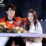 이 남자 아이린이랑 <b>친한</b> 사이임?