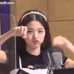 어제 이모네 식당 가서 <b>서빙</b> 도와주는데