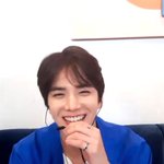 영훈 웃는거 진짜 이쁘다