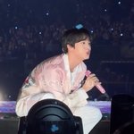 근데 가끔 방탄 <b>진</b> 얼굴보면