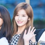 <b>사나</b> 웃는거 진짜 예쁘다