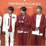 방탄 <b>무대</b>준비하는데 끌려나와서 어리둥절하는거봐