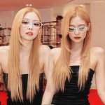 <b>90</b>년대 스타같은 제니 미국 파파라치 짤