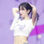 프로미스<b>나인</b> 이채영 몸매쩐다