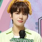 [NCT정우] 정우 형광초록도 찰떡이고