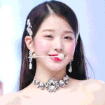 장원영 <b>이</b> 짤 안깨진 <b>버전</b> 있는사람