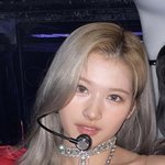 <b>사나</b> 얼굴 뭐임?