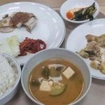 학식 가격 인상 '뿔난' 서울대생들 "학생식당 <b>직영</b>화하라"
