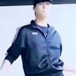 <b>이분</b> 이름이 뭐임?