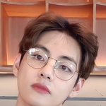 방탄 <b>뷔</b>.... 안경을 이기는 미모야
