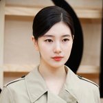 <b>디올</b>쇼 갔던 수지 얼굴 근황 봐주라