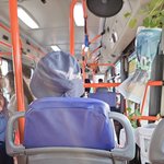 만원 버스에 <b>두자리</b> 차지하는 아주머니..