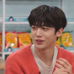 24에도 교복 모델 하는 아이돌이 있다?