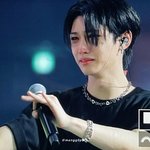 콘서트 중에 한 시간 가까이 펑펑 운 남돌